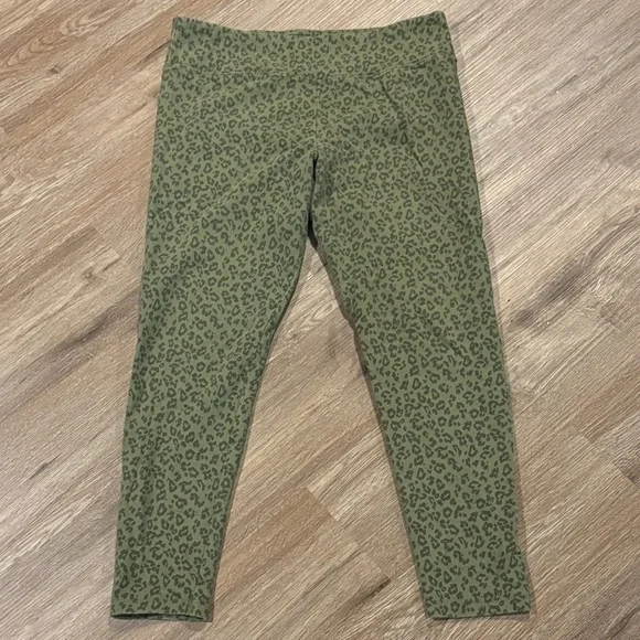 J. Crew Women’s Green Leopard Print 7/8 Leggings - Picture 1 of 5